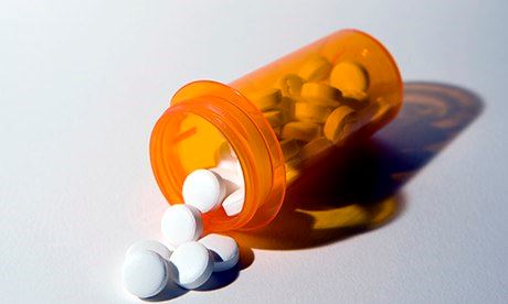 Spilled-pill-bottle-close-008