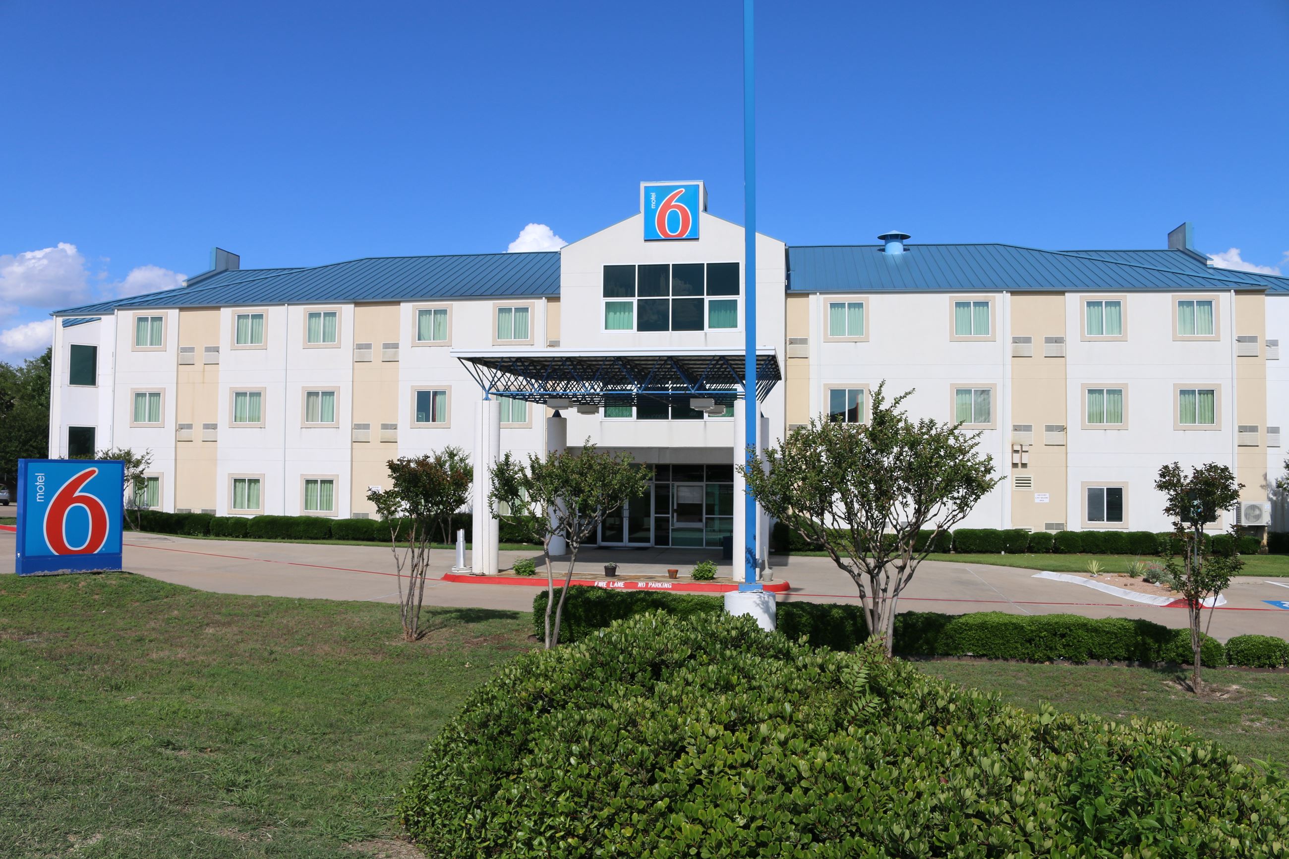 Motel 6 Benbrook Exterior